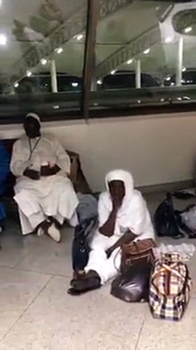 Une cinquantaine de pèlerins pour Fes sont désespérément bloqués à l’aéroport de Casablanca.