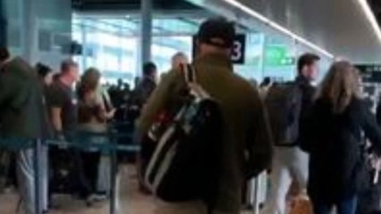 Queue in Dublin Airport: Passengers Queue for Hours at Dublin Airport for US Immigration Clearance