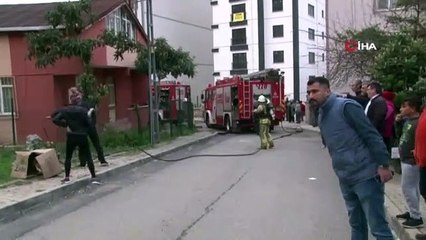 Tuzla'da 3 binanın çatı katları alev alev yandı