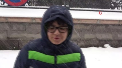 Ardahan'da 'Mart Kapıdan Baktırır' atasözü gerçek oldu, lapa lapa kar yağdı