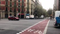 El carrer d'Aragó el primer dia laborable en estat d'alarma