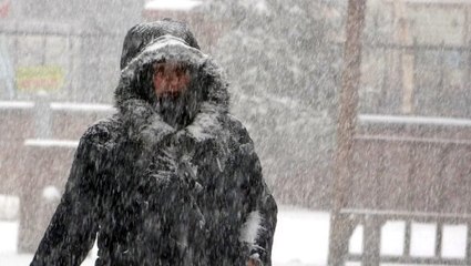 Ardahan'da 'Mart kapıdan baktırır' atasözü gerçek oldu, lapa lapa kar yağdı