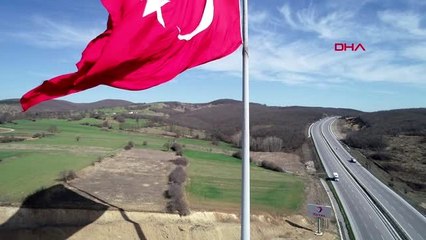 SAMSUN Türkiye'nin en büyük bayrağı, Samsun'da dalgalanıyor