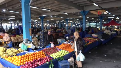 Korona virüsü semt pazarlarını da vurdu