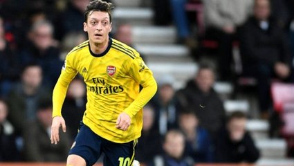 Karantinada olan Mesut Özil, oyun oynarken canlı yayın açtı ve yardım topladı