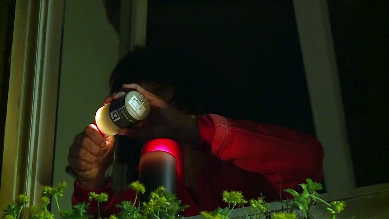 Coronavirus: Italians light candles at windows to beat virus blues