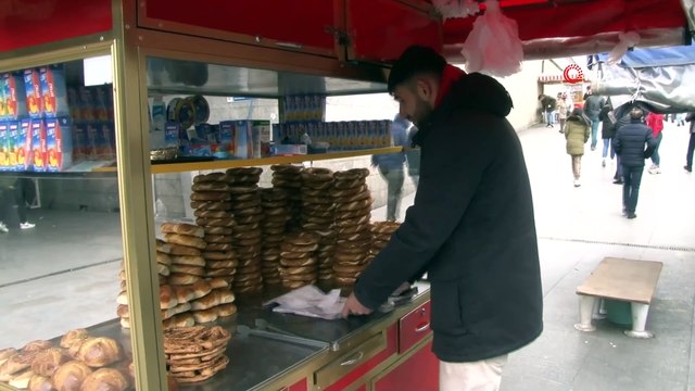 Koronavirüs nedeniyle Mecidiyeköy Metrobüs durağı boş kaldı