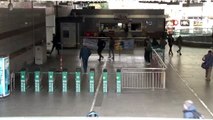 Koronavirüs nedeniyle Mecidiyeköy Metrobüs durağı boş kaldı
