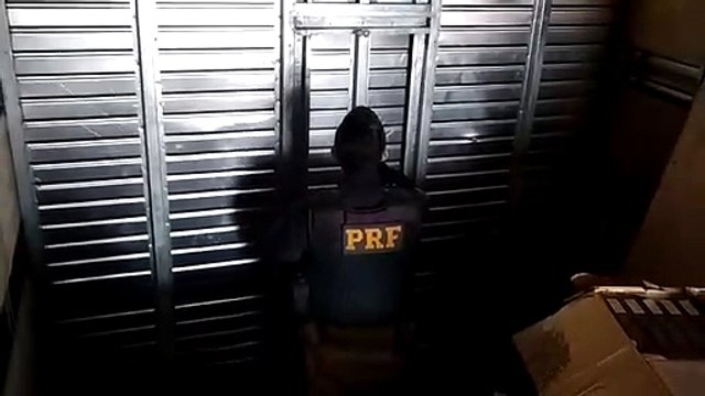 PRF de Cascavel realiza apreensão de grande quantidade de cigarros contrabandeados