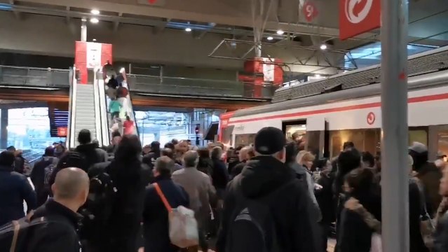 Aglomeraciones a primera hora en Cercanías de Madrid