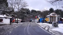 Kütahya ve Balıkesir'de kar yağışı ulaşımda aksamalara yol açıyor
