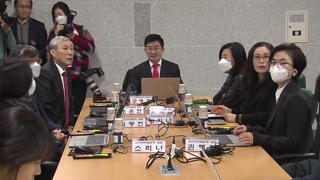 미래한국당, 비례대표 명단 발표 직전 잠정 보류 / YTN