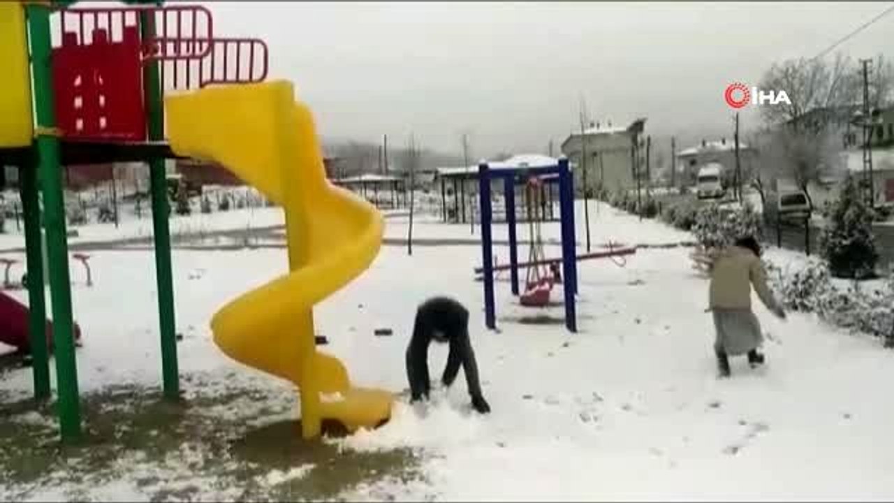- Kar yağışına en çok sevinen çocuklar oldu- Tavas'ın yüksek kesimlerinde kar yağışı etkili oldu
