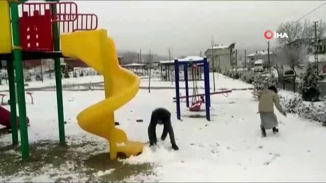 - Kar yağışına en çok sevinen çocuklar oldu- Tavas'ın yüksek kesimlerinde kar yağışı etkili oldu