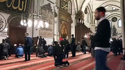 Binlerce kişinin saf tuttuğu Ulucami boş kaldı