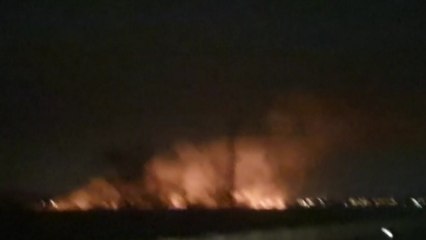 전북 익산 만경강 변 산발적 들판 화재...진화 중 / YTN