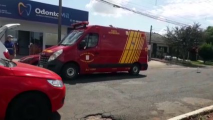 Veículos se envolvem em colisão no Bairro Guarujá
