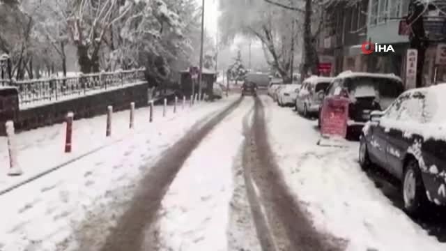 - Afyonkarahisar'da kar kalınlığı 5 santimetreyi buldu