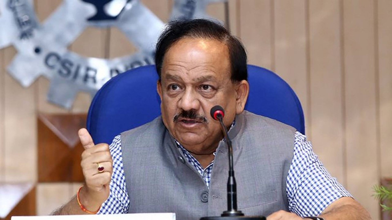 Coronavirus: Health Minister holds meeting with ministers