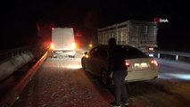Tipi ve kar vurdu, araçlar Sivas-Erzincan karayolunda mahsur kaldı