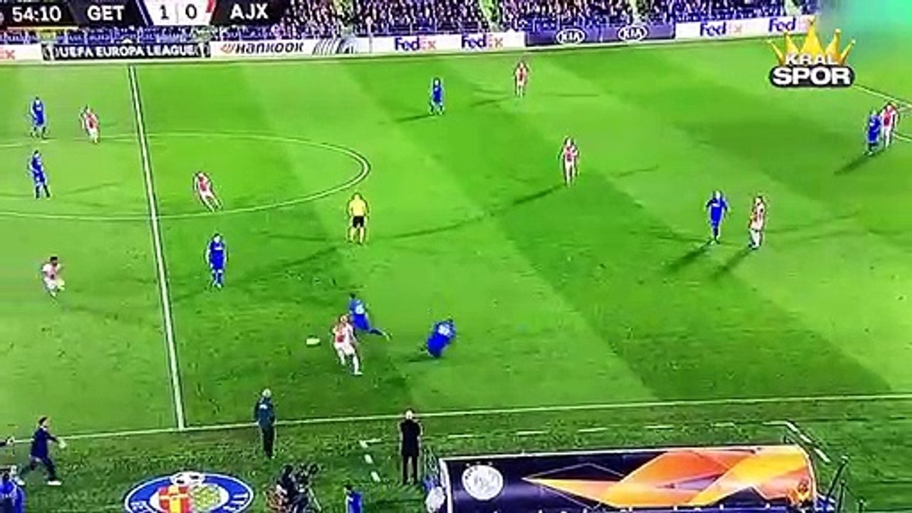 Babel sakatlanan rakibini taklit etti