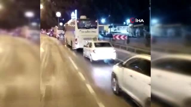 Trafiği aksatan kar yağışı kazaları beraberinde getirdi