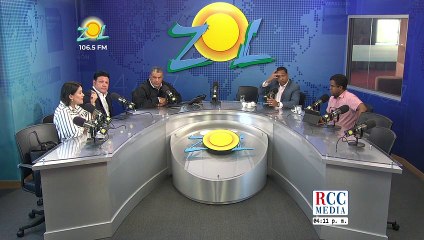 Elizabeth Mateo agradece a Carolina Mejía la oportunidad de dirigir la parte de comunicación