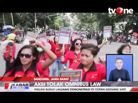 Tolak Omnibus Law, Ribuan Buruh Jabar Demo di Gedung Sate