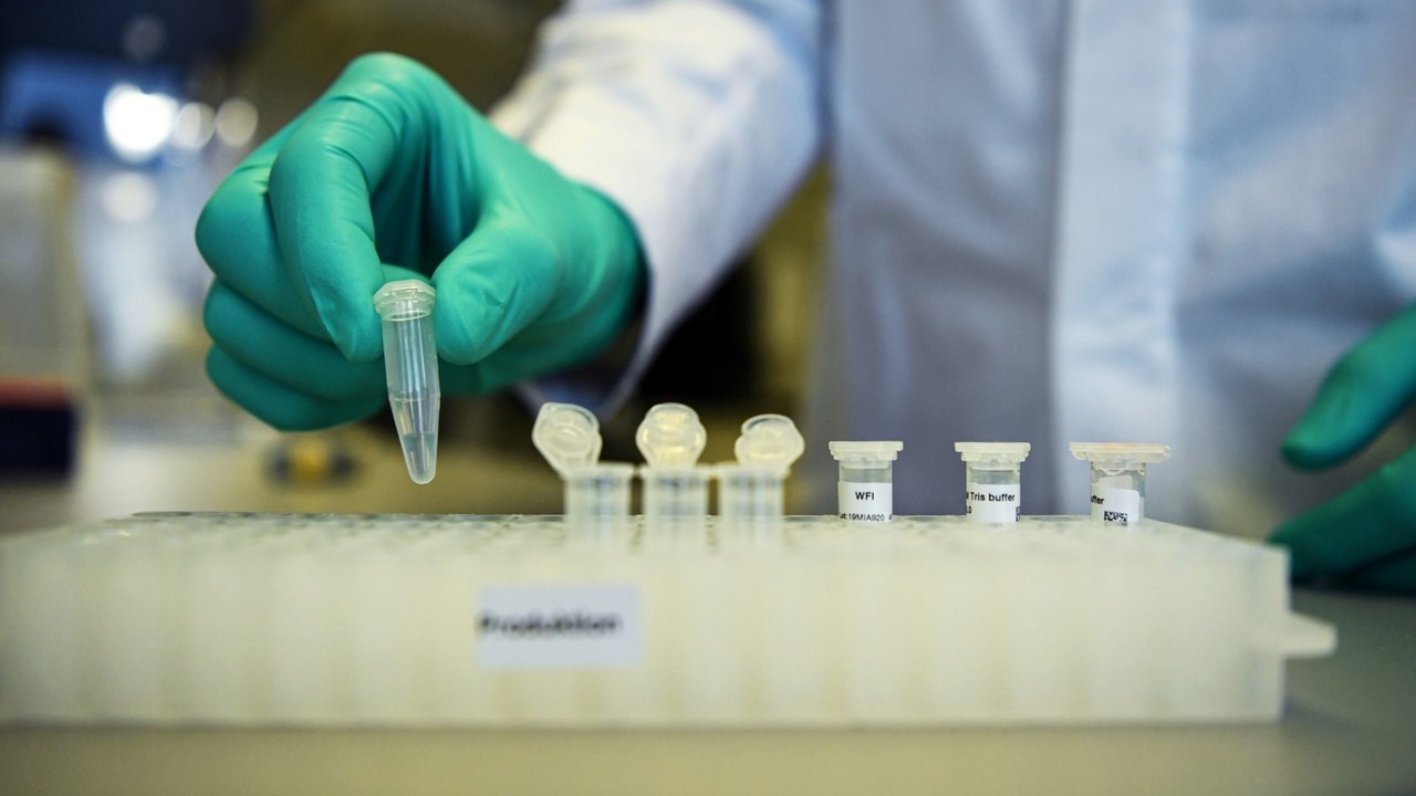 Coronavirus vaccine test opens as US volunteer gets first shot