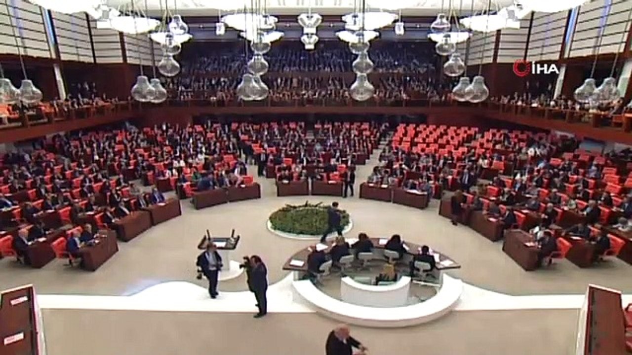 "Cuma namazı ve cemaatle namaza ara verilmiştir"