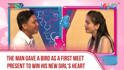 The man gave a bird as a first meet present to win his new girl's heart