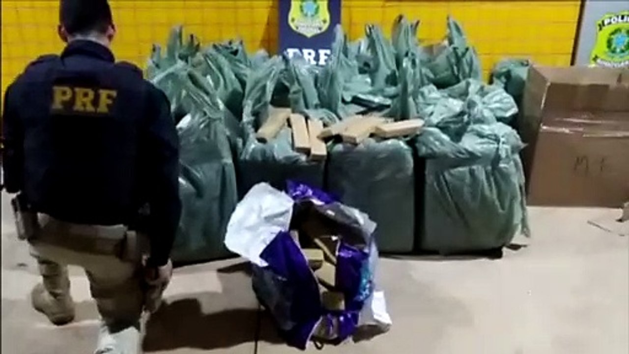 PRF apreende ônibus com 811 Kg de maconha na BR-277 em Cascavel