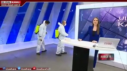 Canlı yayında stüdyoyu dezenfekte ettiler