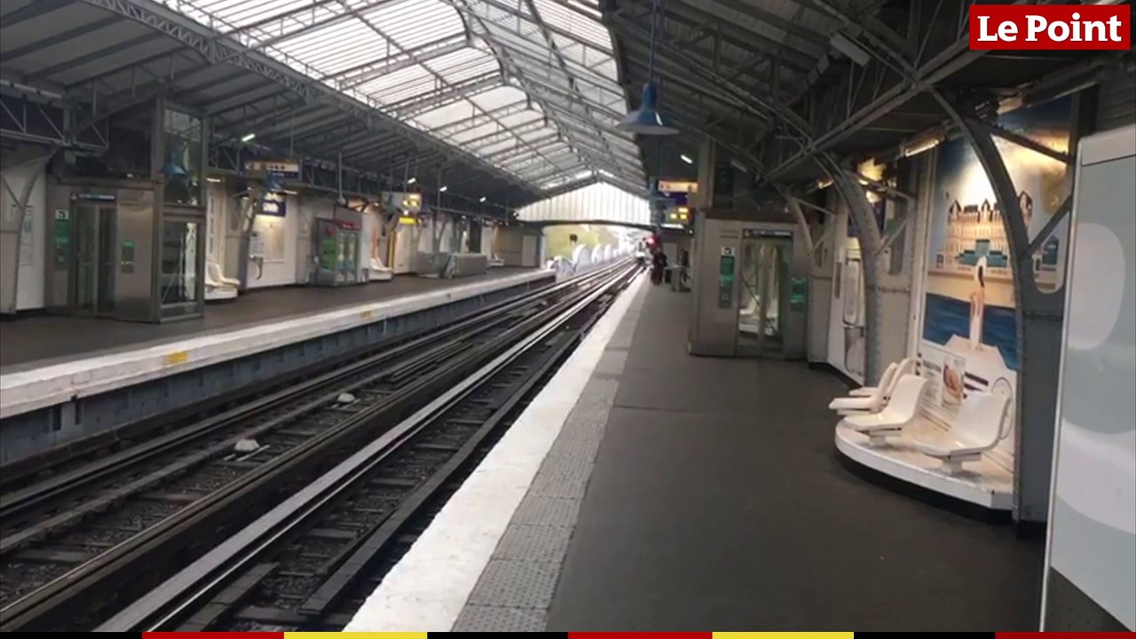Paris : la station La Motte-Picquet - Grenelle, le mardi 17 mars 2020, à 7h30