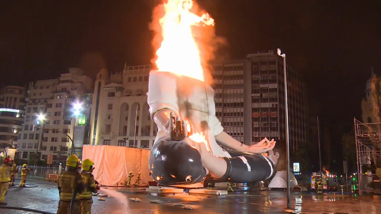 El coronavirus obliga a una 'cremà' de la falla municipal sin público