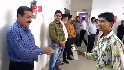 इंदौरः सरकारी एडवाइजरी को दरकिनार कर बिजली कम्पनी ने किया आयोजन, उठे सवाल