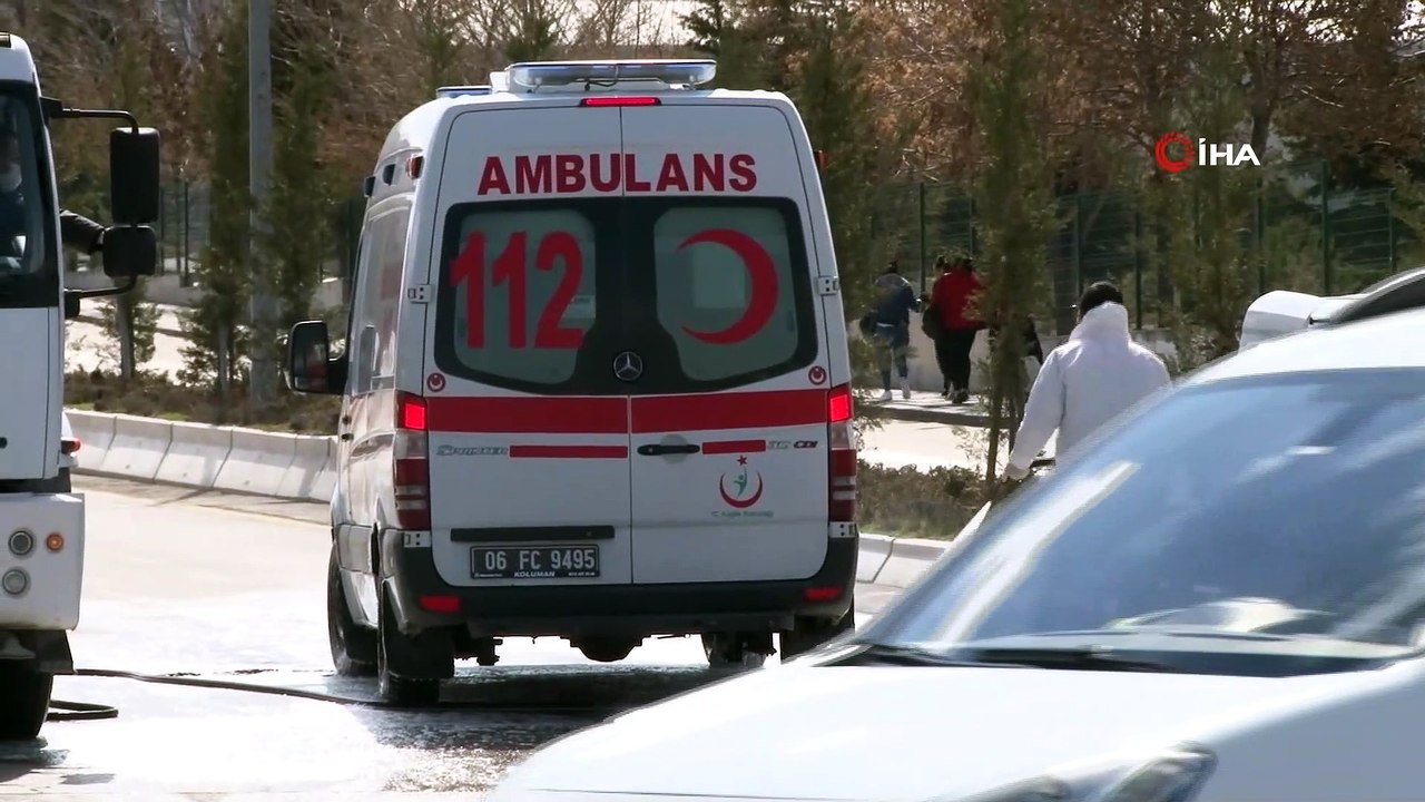 Karantina alanına giren araçlar çıkışta dezenfekte ediliyor