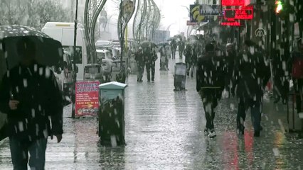 Hakkari'de kar yağışı etkili oldu