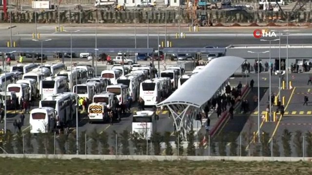 Avrupa’dan dönen Türkleri taşıyan ilk uçak İstanbul Havalimanı'na indi
