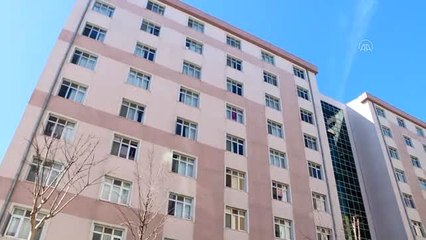 Yurttan ayrılan öğrenciden karantinadakiler için kolonya armağanı