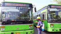 Hindistan'da toplu taşıma araçları ve özel araçlar dezenfekte ediliyor - YENİ DELHİ