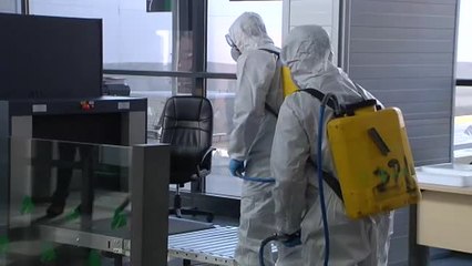 Así desinfecta la UME la estación de tren de Granada