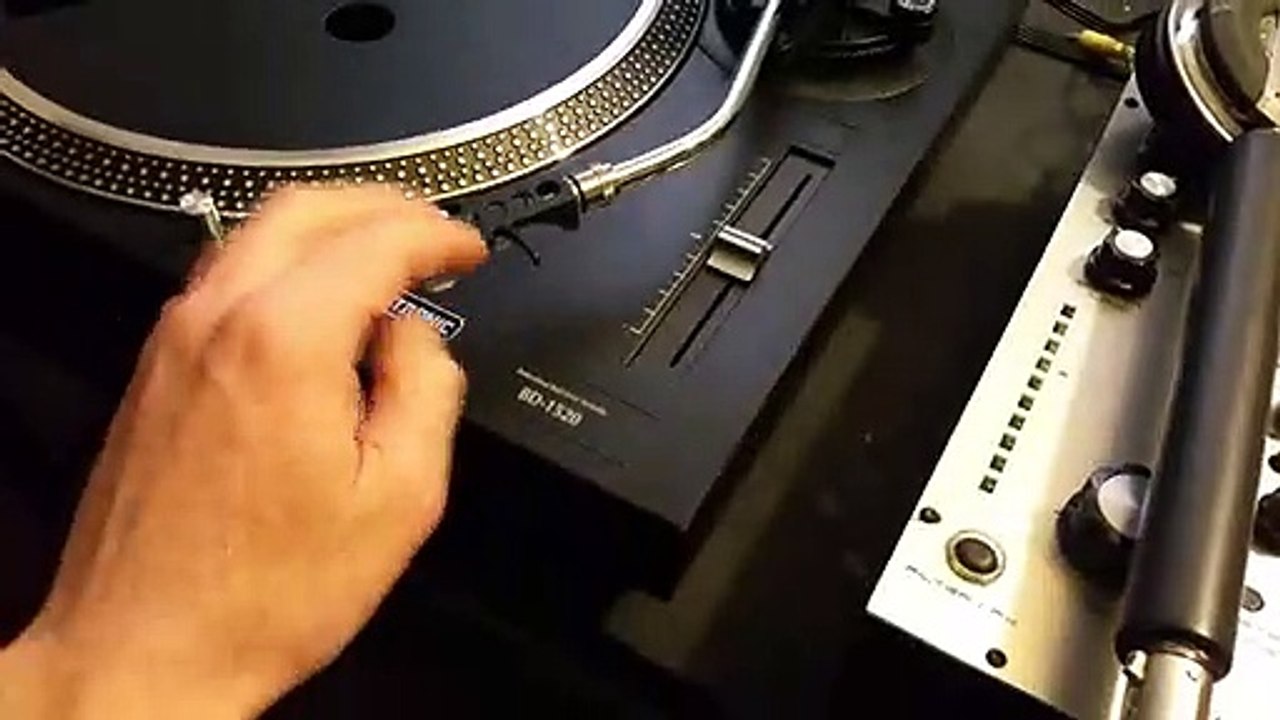 giradischi di fascia economica entry level per DJ e audiofili ECONOMICA OMNITRONIC BD 1520