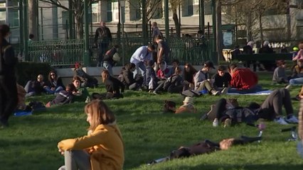 Samedi soir à Paris, l’insouciance des français, jusqu'à la dernière minute.