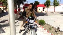 शामली: बैंक के बाहर खड़ी लावारिस बाइक को पुलिस ने किया बरामद