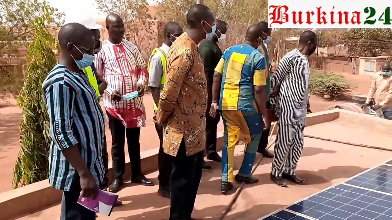 Visite du ministre de l'énergie sur les traces des installations du projet backup solaire