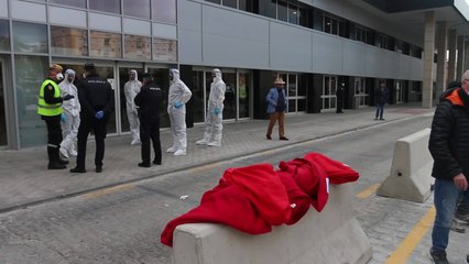 Скачать видео: La UME desinfecta la Estación Marítima del Puerto de Málaga