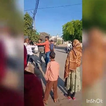 शाहजहांपुर: नेता के बेटे ने सामान न देने पर गरीब बुजुर्ग दुकानदार को परिवार समेत पीटा
