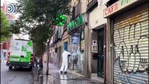 Limpieza a fondo de las calles de Madrid con desinfectantes y baldeos de alta presión