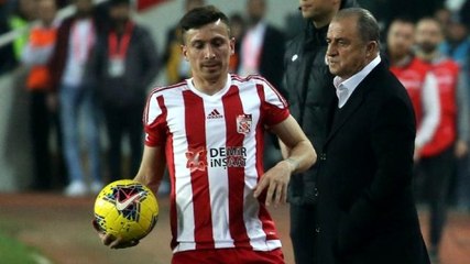 Liglerin devam kararına Sivassporlu Mert Hakan'dan tepki: Çünkü bizim ailemiz yok